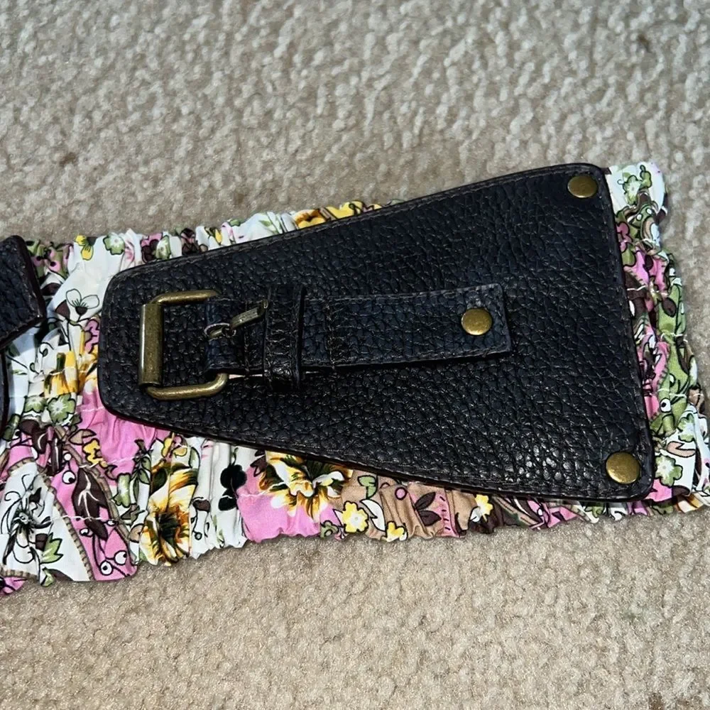 Women’s stretchable belt size S EUC